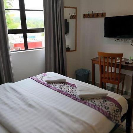 Oyo 89874 Gs Golden Star Hotel Seri Kembangan Luaran gambar
