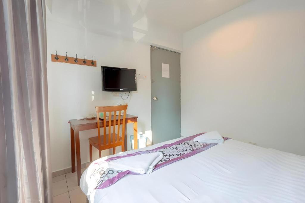 Oyo 89874 Gs Golden Star Hotel Seri Kembangan Luaran gambar