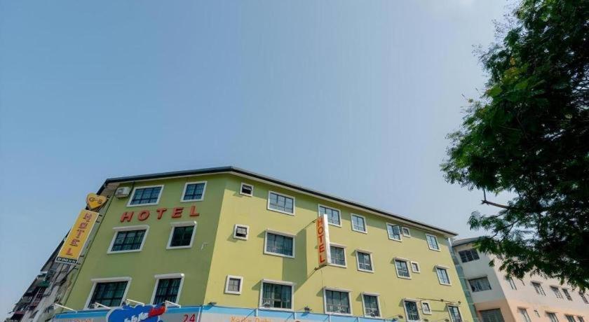 Oyo 89874 Gs Golden Star Hotel Seri Kembangan Luaran gambar