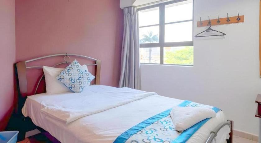 Oyo 89874 Gs Golden Star Hotel Seri Kembangan Luaran gambar