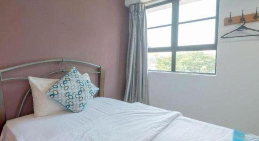 Oyo 89874 Gs Golden Star Hotel Seri Kembangan Luaran gambar